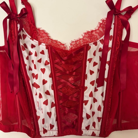 Victoria's Secret Valentine's Day Red Hearts Bralette - Picture 5 of 9
